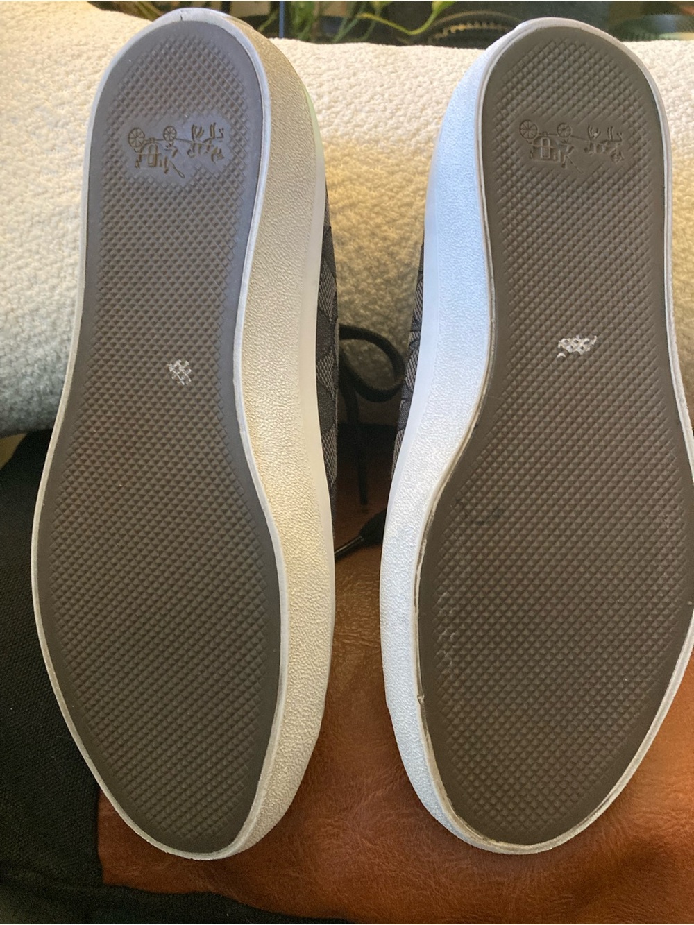 6.5 B Coach Black Grey Signature-Print Low Top Soft Canvas Sneakers. - Picture 8 of 9
